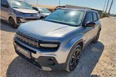 34 - 2023 Jeep Avenger 1.2 Hybrid Summit 