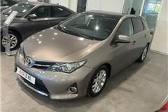 18 - 2013 Toyota Auris 1.4 D-4D Active Skypack 