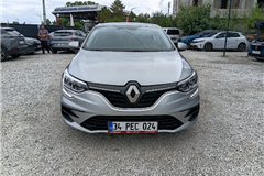78 - 2025 Renault Megane 1.3 TCe Touch 