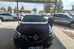 12 - 2025 Renault Megane 1.3 TCe Touch 