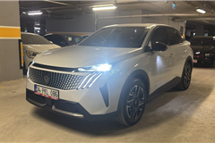 126 - 2025 Peugeot 3008 1.2 Hybrid Allure 