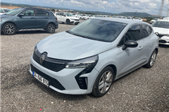 8 - 2023 Renault Clio 1.0 TCe EVOLUTION  