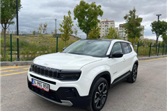 47 - 2025 Jeep Avenger 1.2 Hybrid Summit 