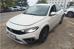 66 - 2023 Fiat Egea Cross 1.6 Multijet Lounge 