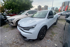 10 - 2025 Citroen C4 X 1.2 PURETECH YOU