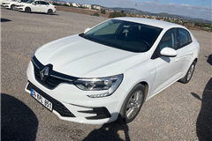 32 - 2024 Renault Megane 1.3 TCe Joy 