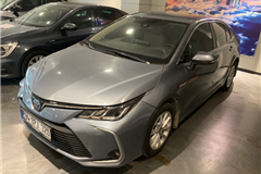 3 - 2020 Toyota Corolla 1.8 Hybrid Dream 