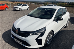 29 - 2023 Renault Clio 1.0 TCe Equilibre 