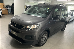 13 - 2021 Peugeot Rifter 1.5