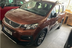 1 - 2021 Peugeot Rifter 1.5
