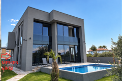 GM 306652 – ANTALYA DÖŞEMEALTI YEŞİLBAYIR’DA 520 M² ARSA İÇİNDE HAVUZLU 5+1 SATILIK MÜSTAKİL VİLLA