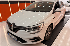 4 - 2023 Renault Megane 1.3 TCe Touch 