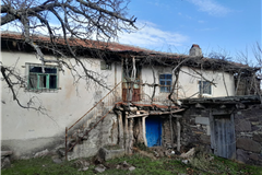 MANİSA SELENDİ TAVAK MAHALLESİ’NDE 2.552,42 M² ARSA ÜZERİNDE MÜSTAKİL EV VE AHIR